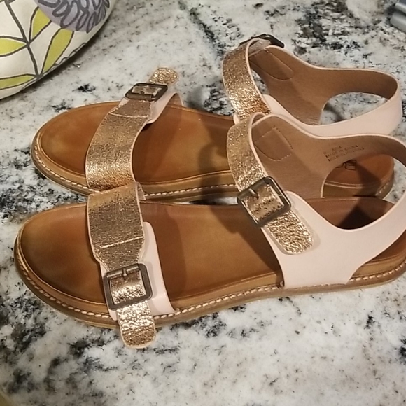 Corkys Shoes - Boutique sandals size 9